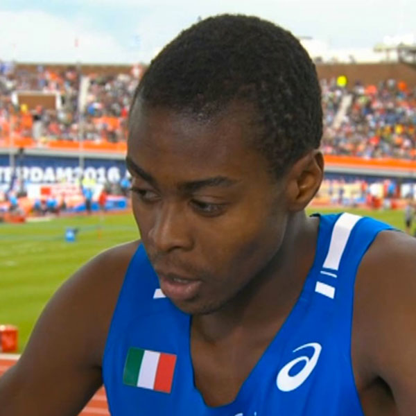 Nella foto Desalu durante l'intervista a fine gara