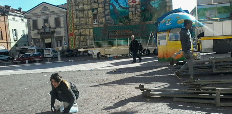 Intanto in piazza si smontano le giostre 